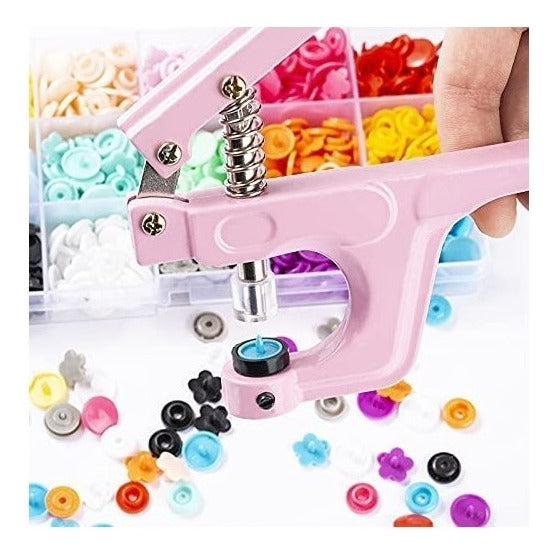Kam Pinza Botón Presión 24 Colores – Solución Versátil para Costura y Manualidades